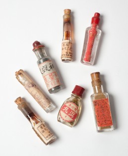 Chinese medicine bottles, late 19th early 20th century, collection Dennis O’Hoy